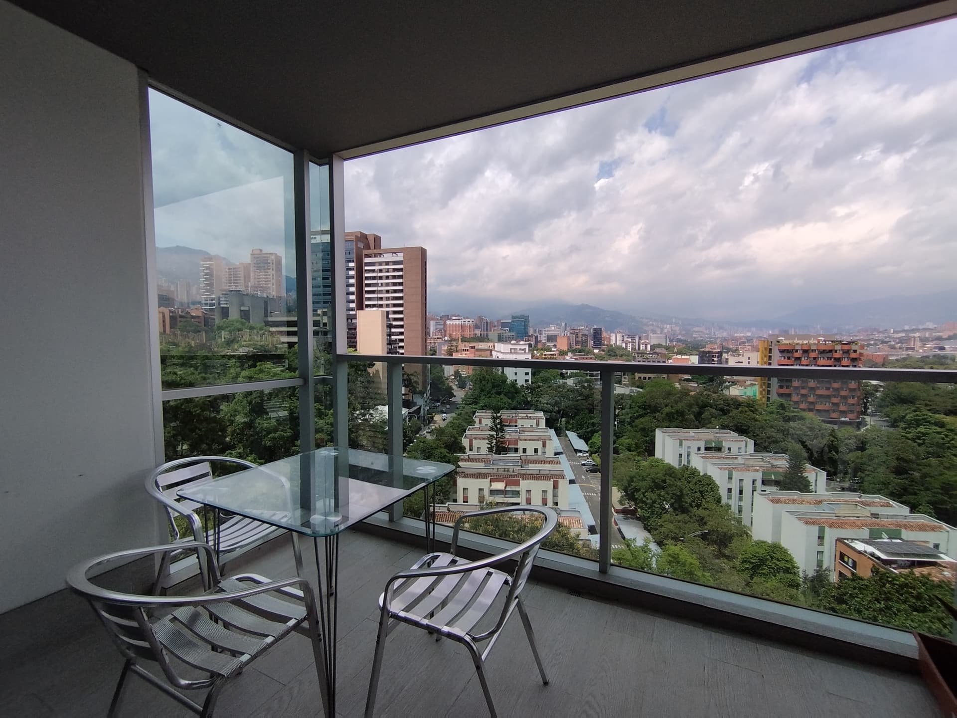 Oficina en arriendo en Manila, El Poblado, Medellín — foto 1 de 12