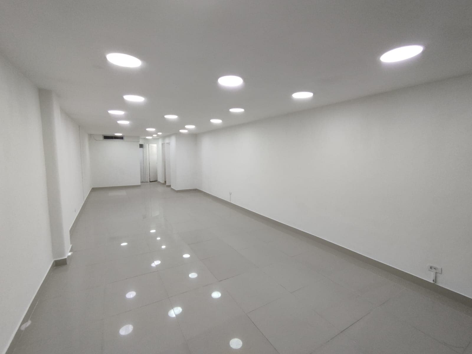 Local en arriendo en Centro, Medellín — foto 1 de 10