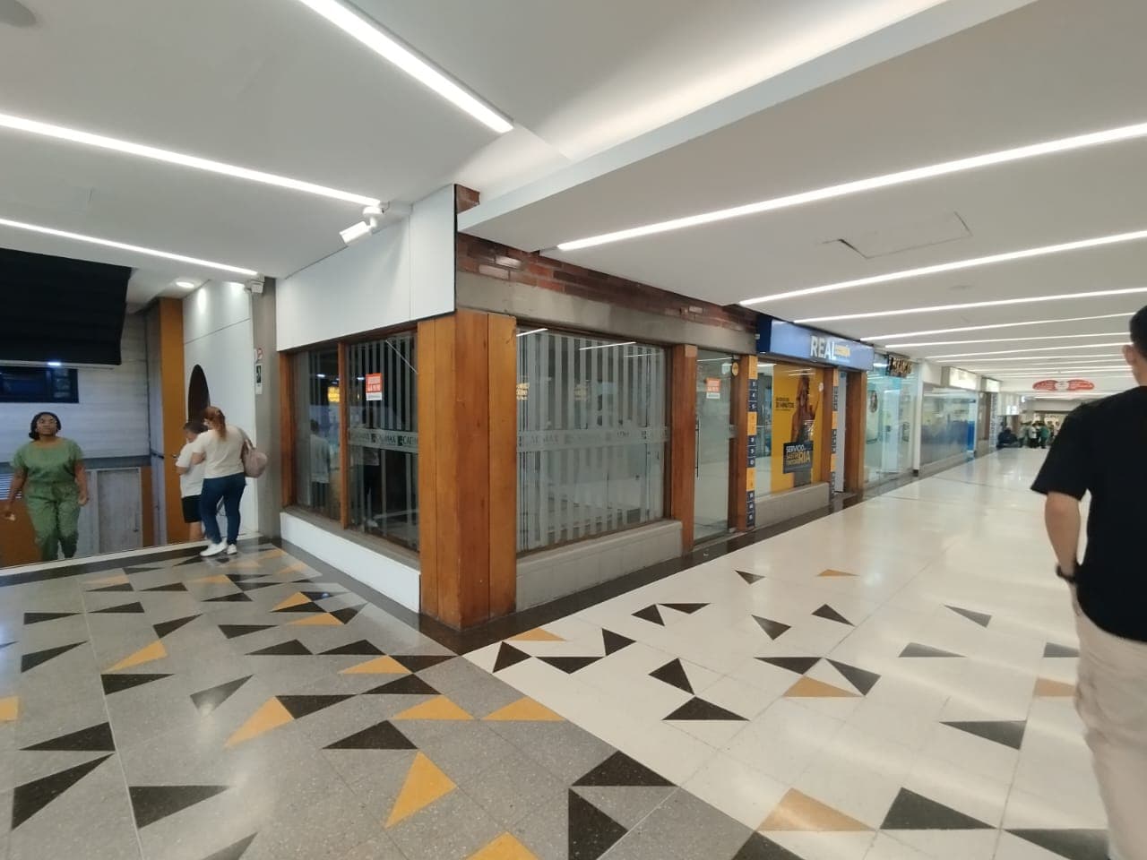 Local en arriendo en Centro, Medellín — foto 1 de 20