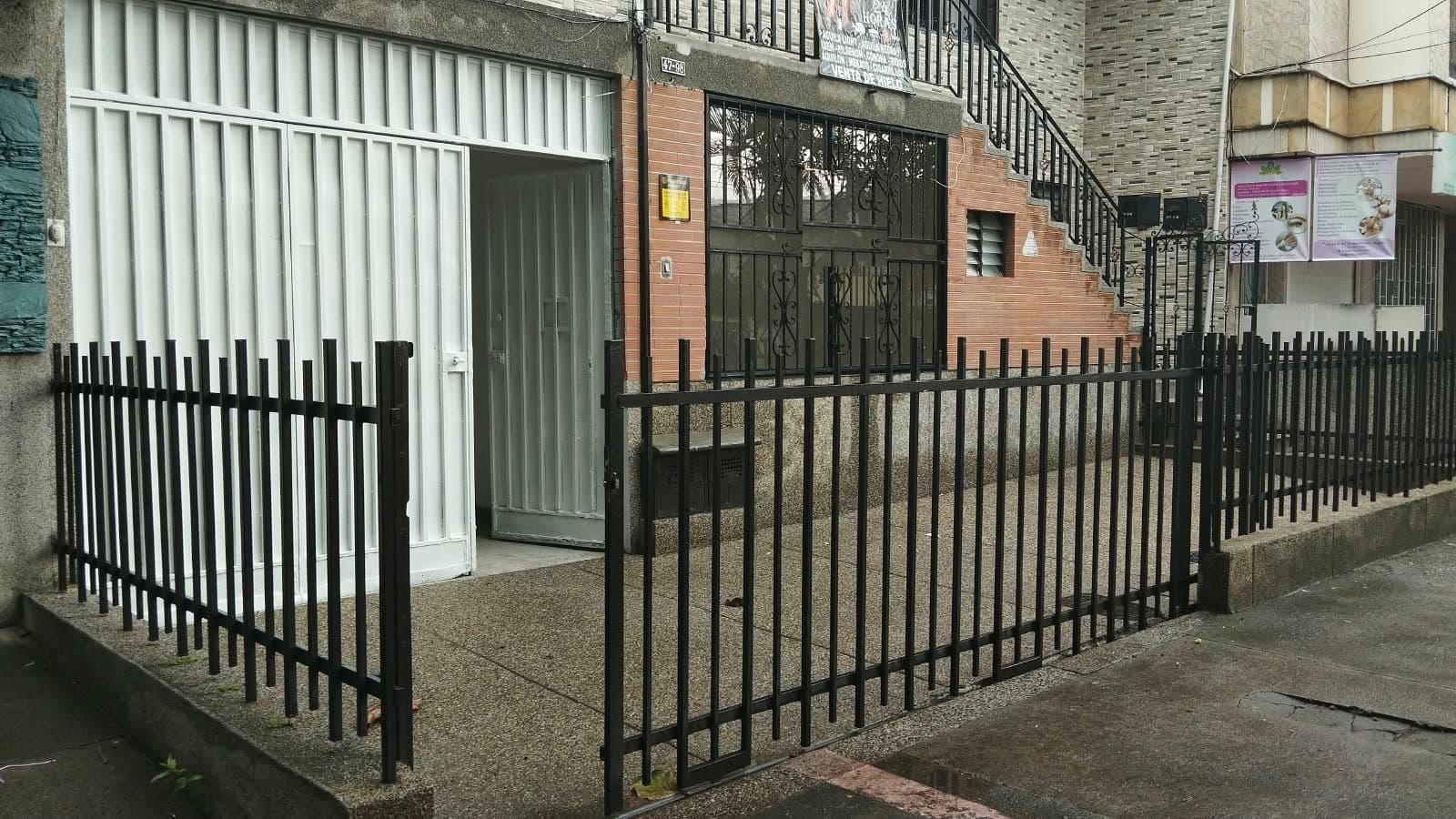 Casa Comercial en arriendo en La Floresta, La America, Medellín — foto 1 de 17