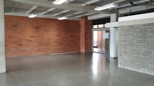 Local en arriendo en Santa Fé, Guayabal, Medellín — foto 1 de 12