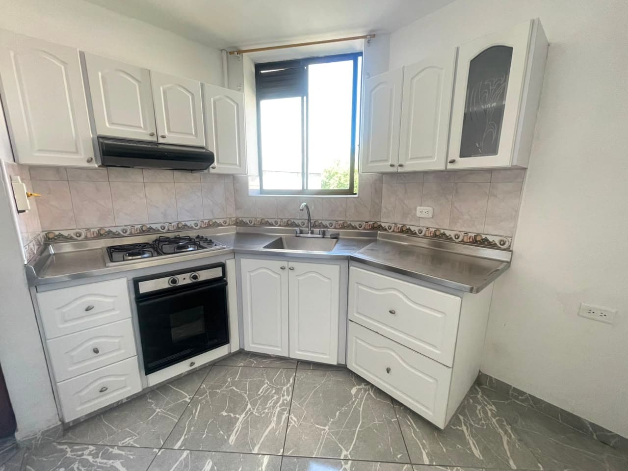 Apartamento en arriendo en La Castellana, Laureles, Medellín — foto 5 de 20