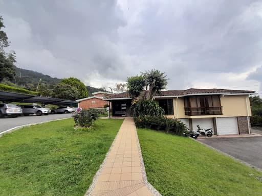 Casa Vivienda en arriendo en Loma Del Chocho, Envigado — foto 1 de 20