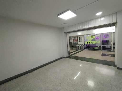 Local en arriendo en La Candelaria, Centro, Medellín — foto 3 de 7