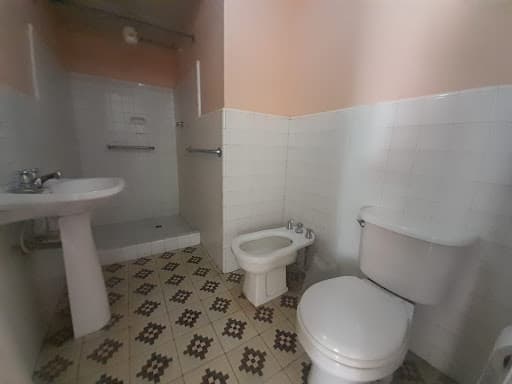 Casa Comercial en arriendo en El Nogal Los Almendros, Belen, Medellín — foto 3 de 20
