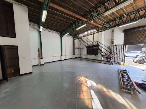Bodega en arriendo en Perpetuo Socorro, Centro, Medellín — foto 1 de 20