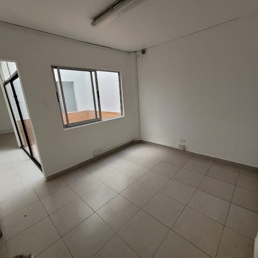 Casa Comercial en arriendo en Estadio, Laureles, Medellín — foto 1 de 14