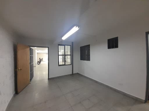 Local en arriendo en La Candelaria, Centro, Medellín — foto 3 de 12
