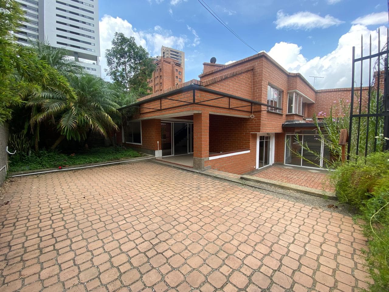 Casa Vivienda en arriendo en San Lucas, El Poblado, Medellín — foto 1 de 20
