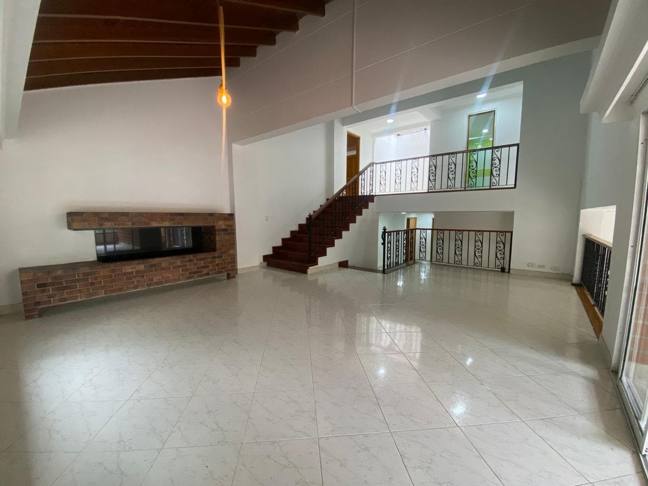 Casa Vivienda en arriendo en San Lucas, El Poblado, Medellín — foto 3 de 20
