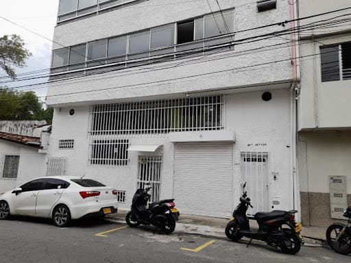 Bodega en arriendo en La Floresta, La America, Medellín — foto 1 de 20