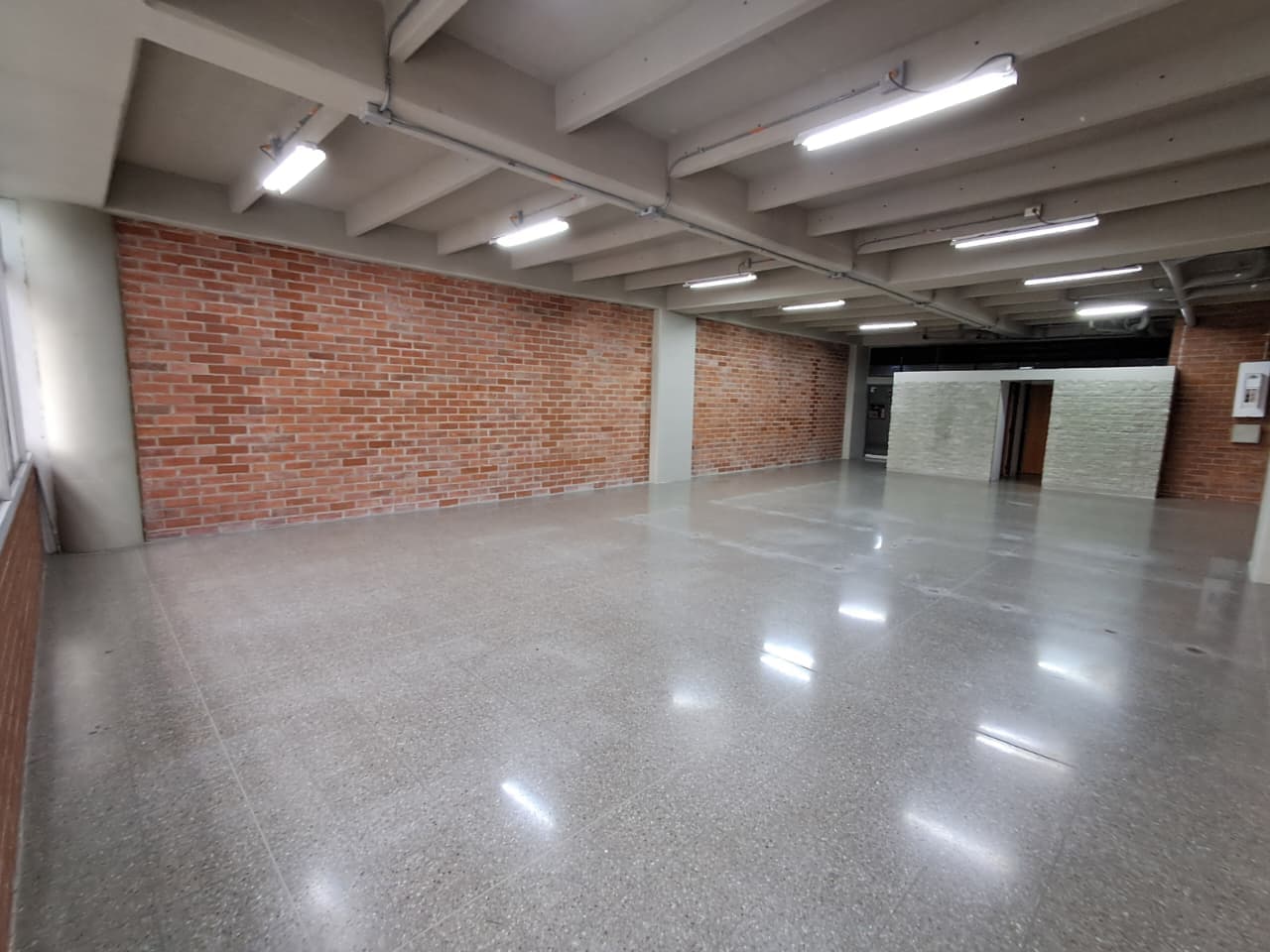 Local en arriendo en Santa Fé, Guayabal, Medellín — foto 1 de 9