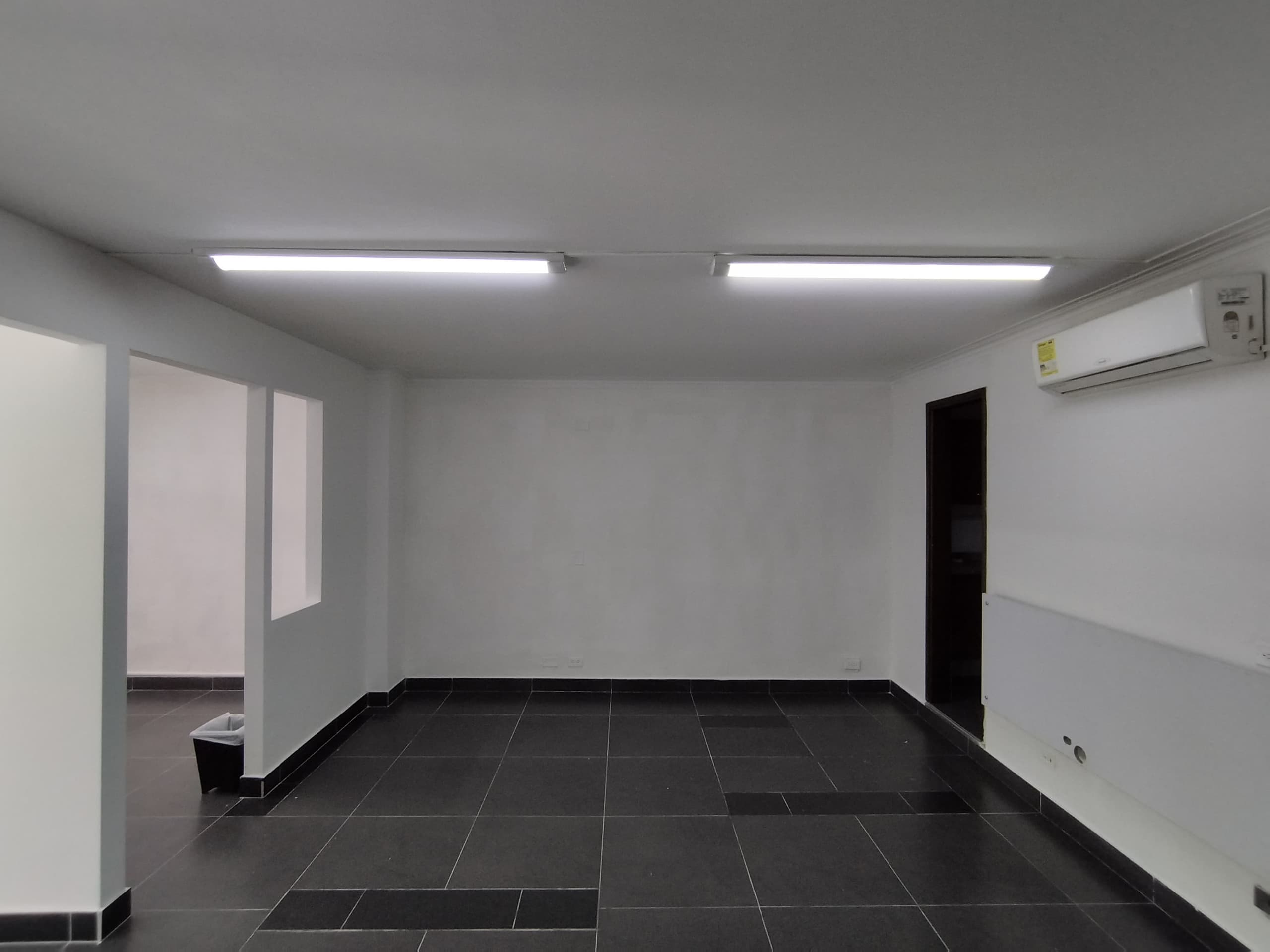 Oficina en arriendo en Conquistadores, Laureles, Medellín — foto 2 de 19