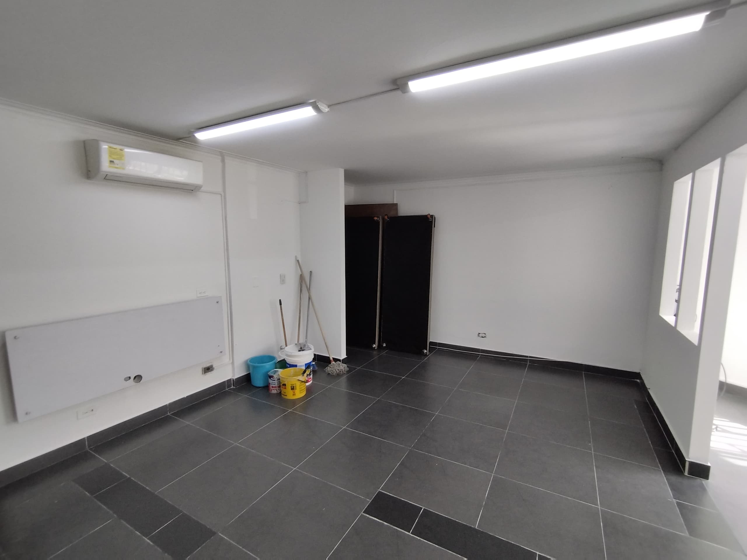 Oficina en arriendo en Conquistadores, Laureles, Medellín — foto 5 de 19