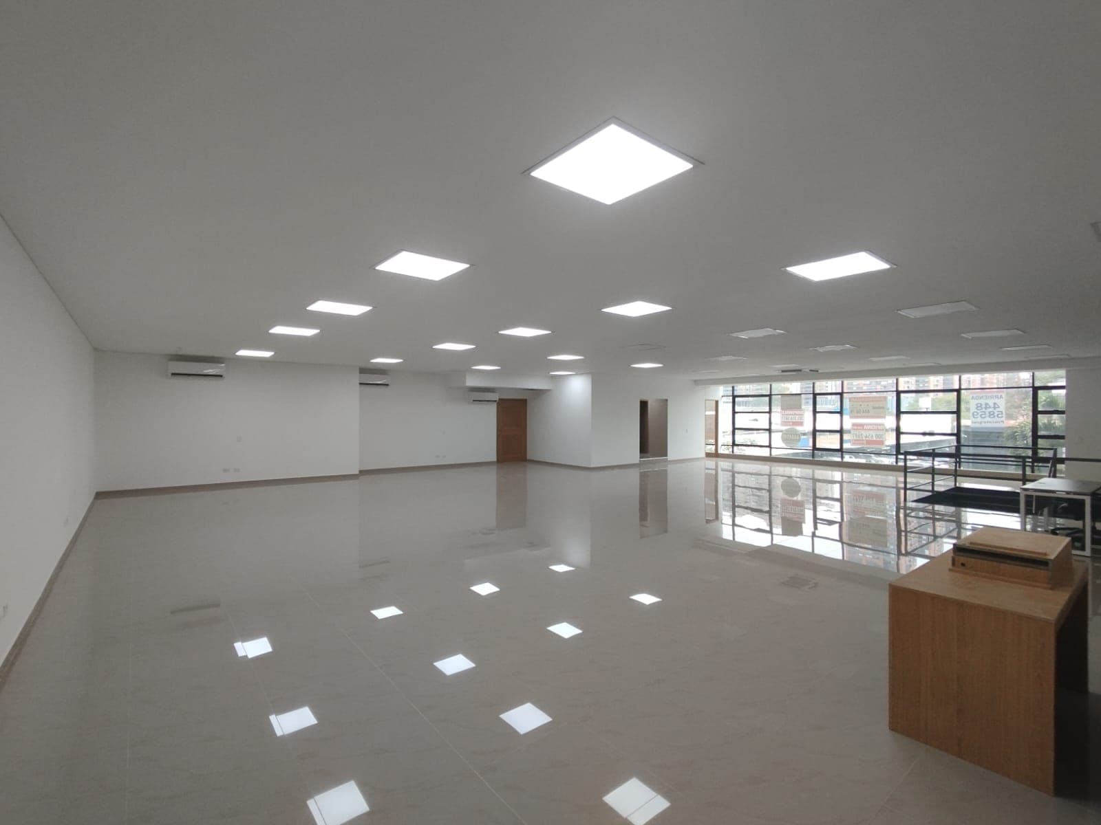 Oficina en arriendo en Barrio Colombia, El Poblado, Medellín — foto 1 de 15