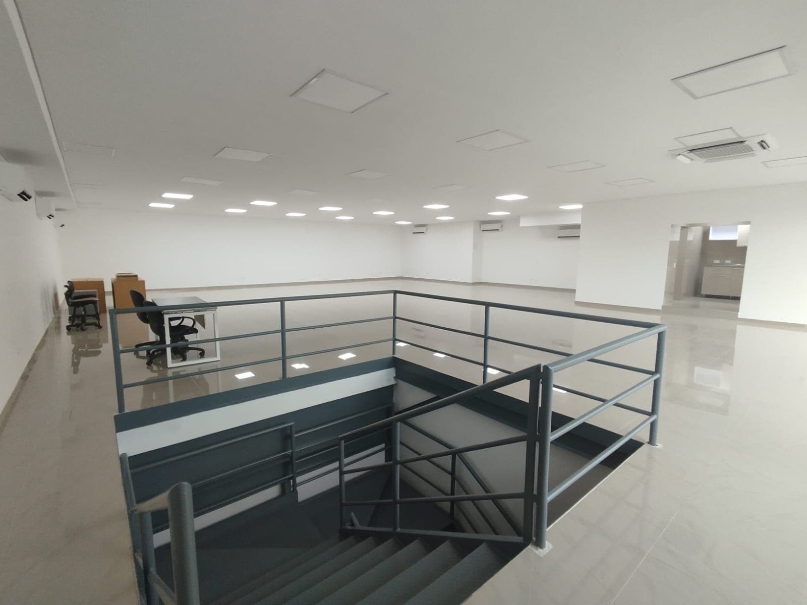Oficina en arriendo en Barrio Colombia, El Poblado, Medellín — foto 2 de 15