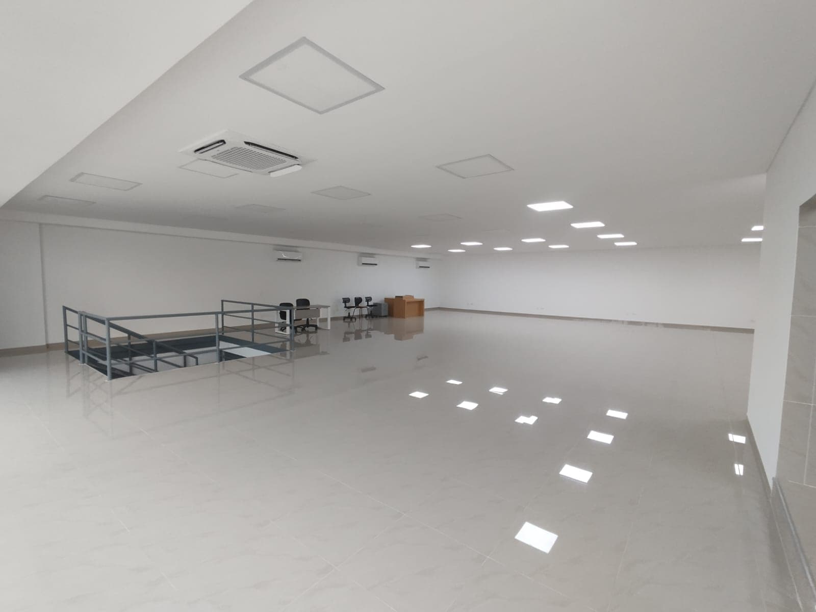 Oficina en arriendo en Barrio Colombia, El Poblado, Medellín — foto 3 de 15