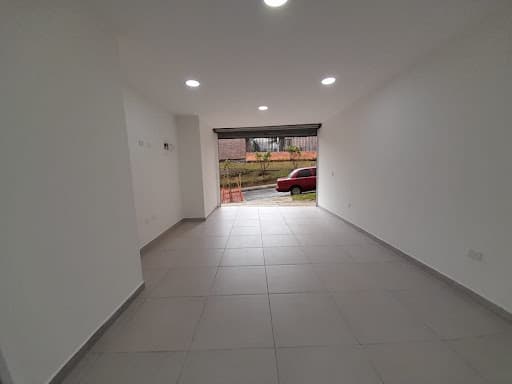Local en arriendo en Suramérica La, La Estrella — foto 1 de 10