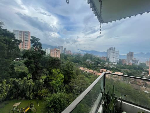 Apartamento en arriendo en Los Balsos, El Poblado, Medellín — foto 1 de 20