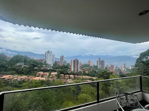 Apartamento en arriendo en Los Balsos, El Poblado, Medellín — foto 2 de 20