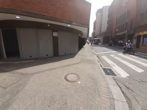 Local en arriendo en La Candelaria, Centro, Medellín — foto 1 de 10