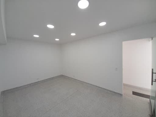 Oficina en arriendo en San Javier, Medellín — foto 5 de 7