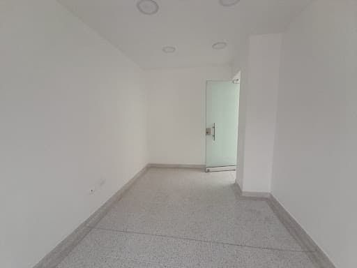 Oficina en arriendo en San Javier, Medellín — foto 2 de 5