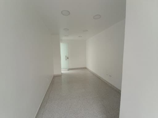 Oficina en arriendo en San Javier, Medellín — foto 1 de 5