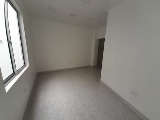 Oficina en arriendo en San Javier, Medellín — foto 2 de 5