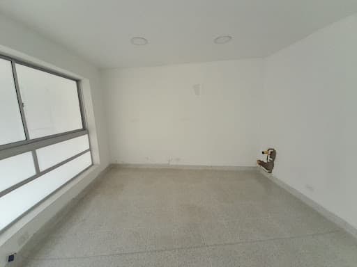 Oficina en arriendo en San Javier, Medellín — foto 1 de 5