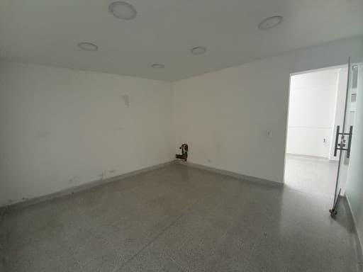Oficina en arriendo en San Javier, Medellín — foto 3 de 5