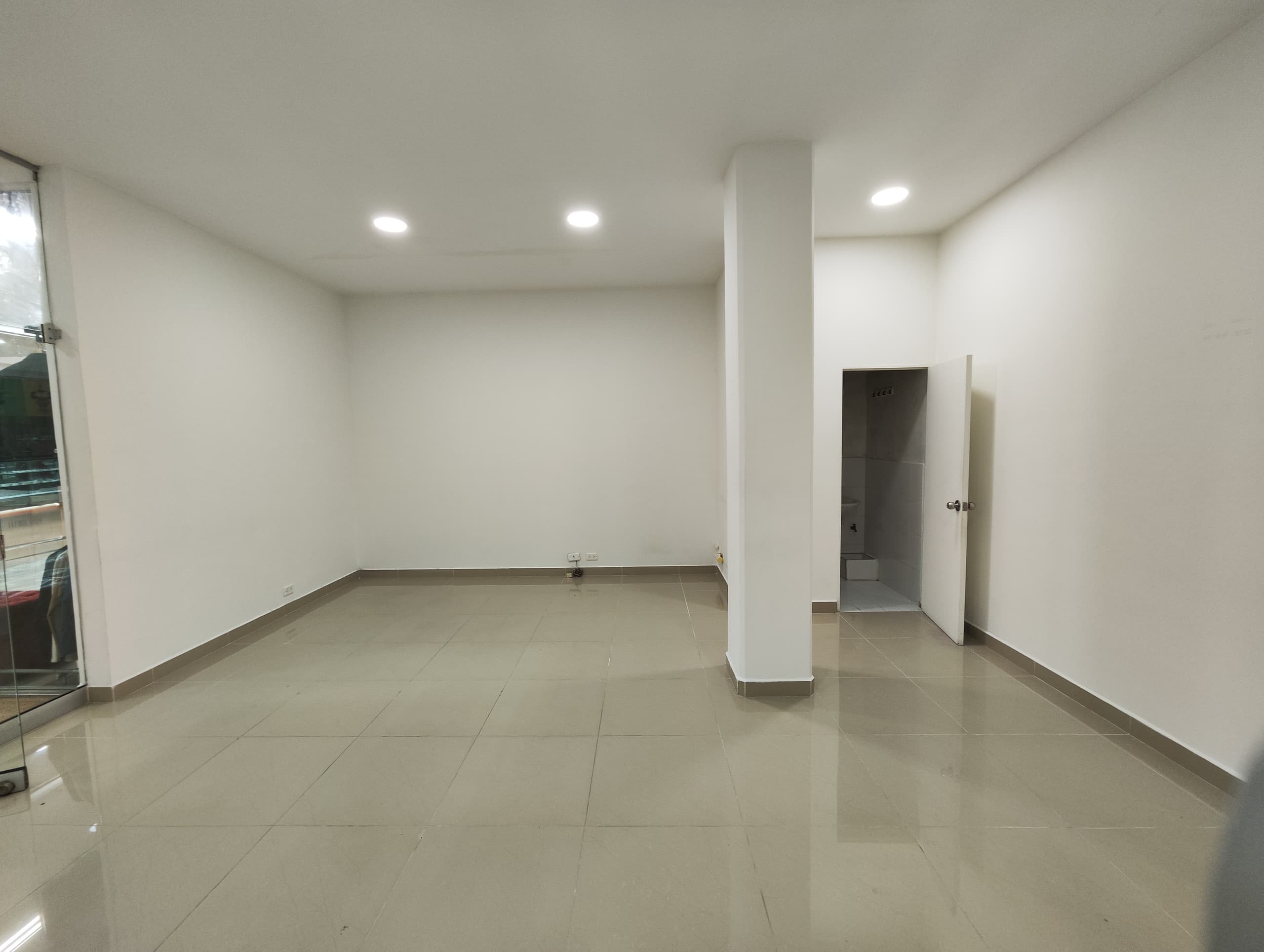 Local en arriendo en Centro, Medellín — foto 1 de 8