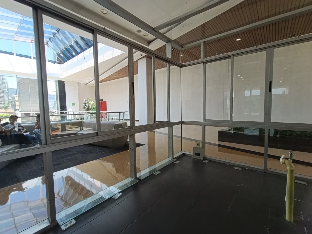 Local en arriendo en Barrio Colombia, El Poblado, Medellín — foto 2 de 9