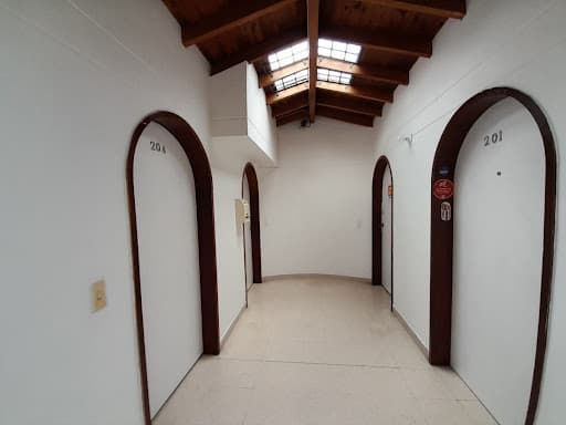 Oficina en arriendo en Conquistadores, Laureles, Medellín — foto 3 de 10