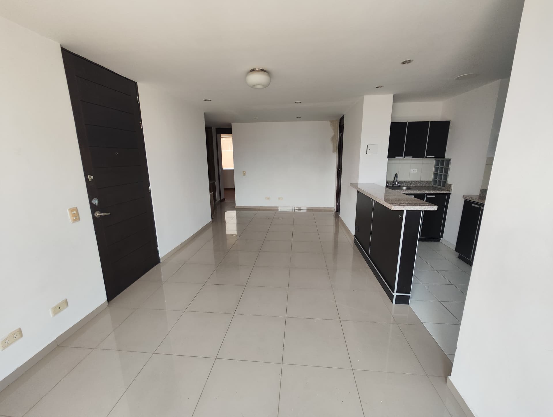Apartamento en arriendo en Laureles, Medellín — foto 1 de 17