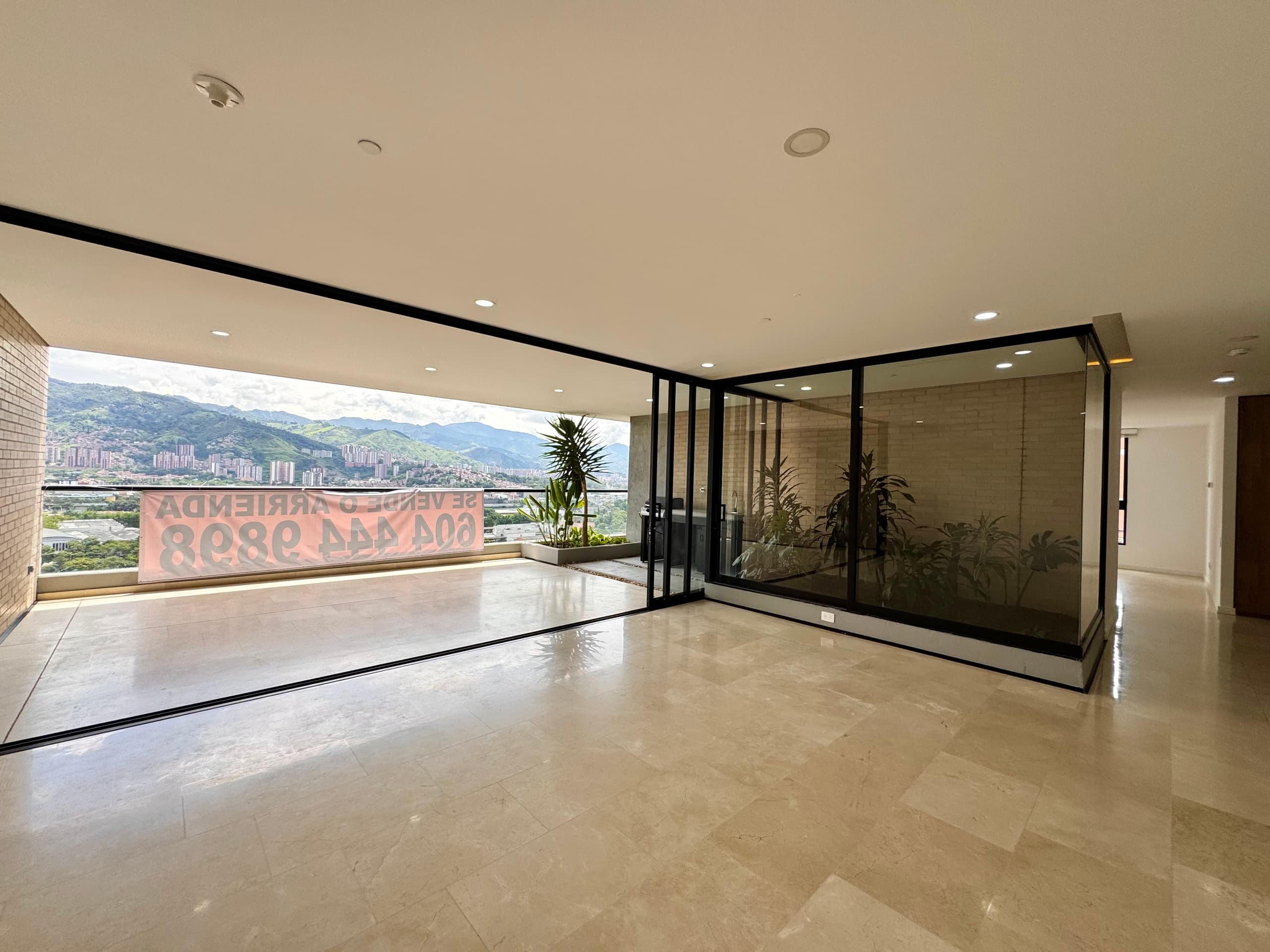 Apartamento en arriendo en Santa María De Los Ángeles, El Poblado, Medellín — foto 1 de 19