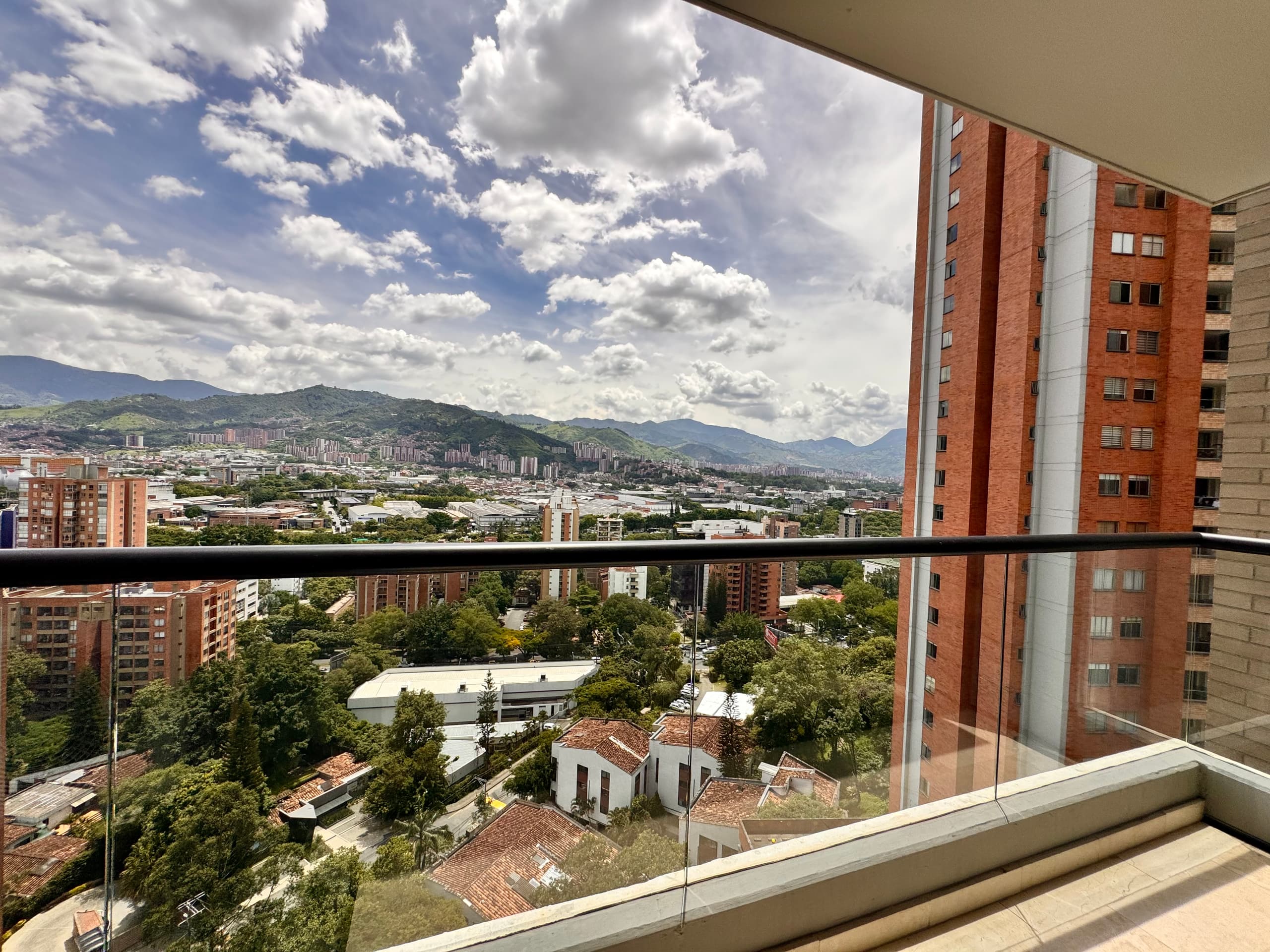 Apartamento en arriendo en Santa María De Los Ángeles, El Poblado, Medellín — foto 4 de 19
