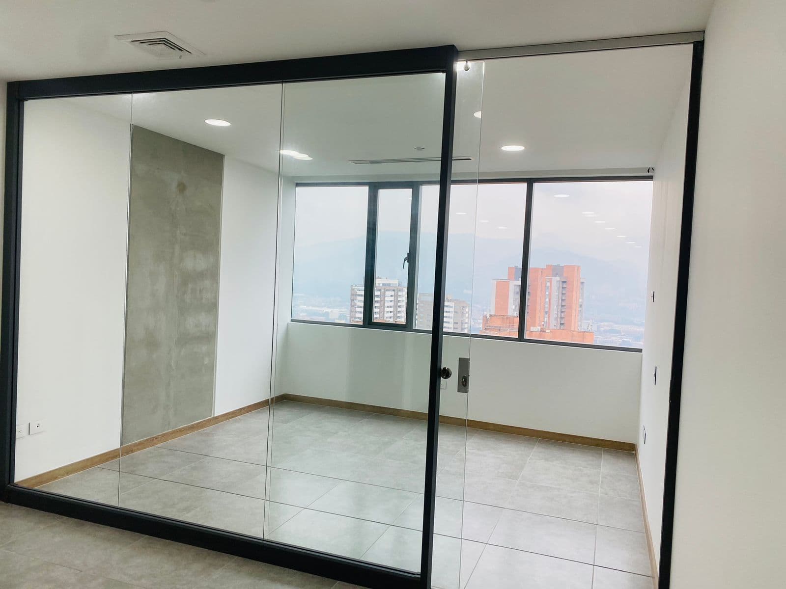 Oficina en arriendo en Las Palmas, Centro, Medellín — foto 4 de 12