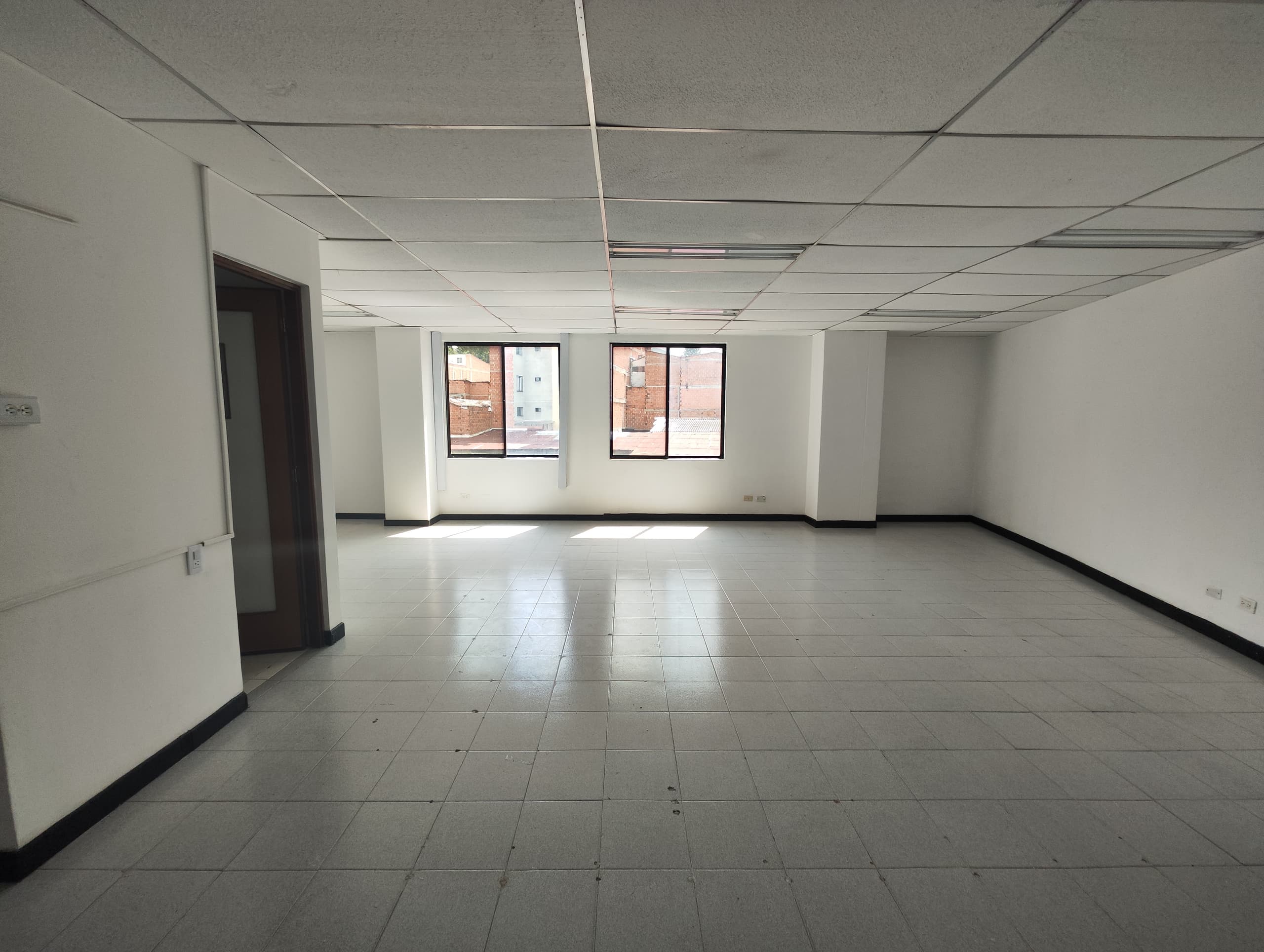 Oficina en arriendo en Laureles, Medellín — foto 1 de 11