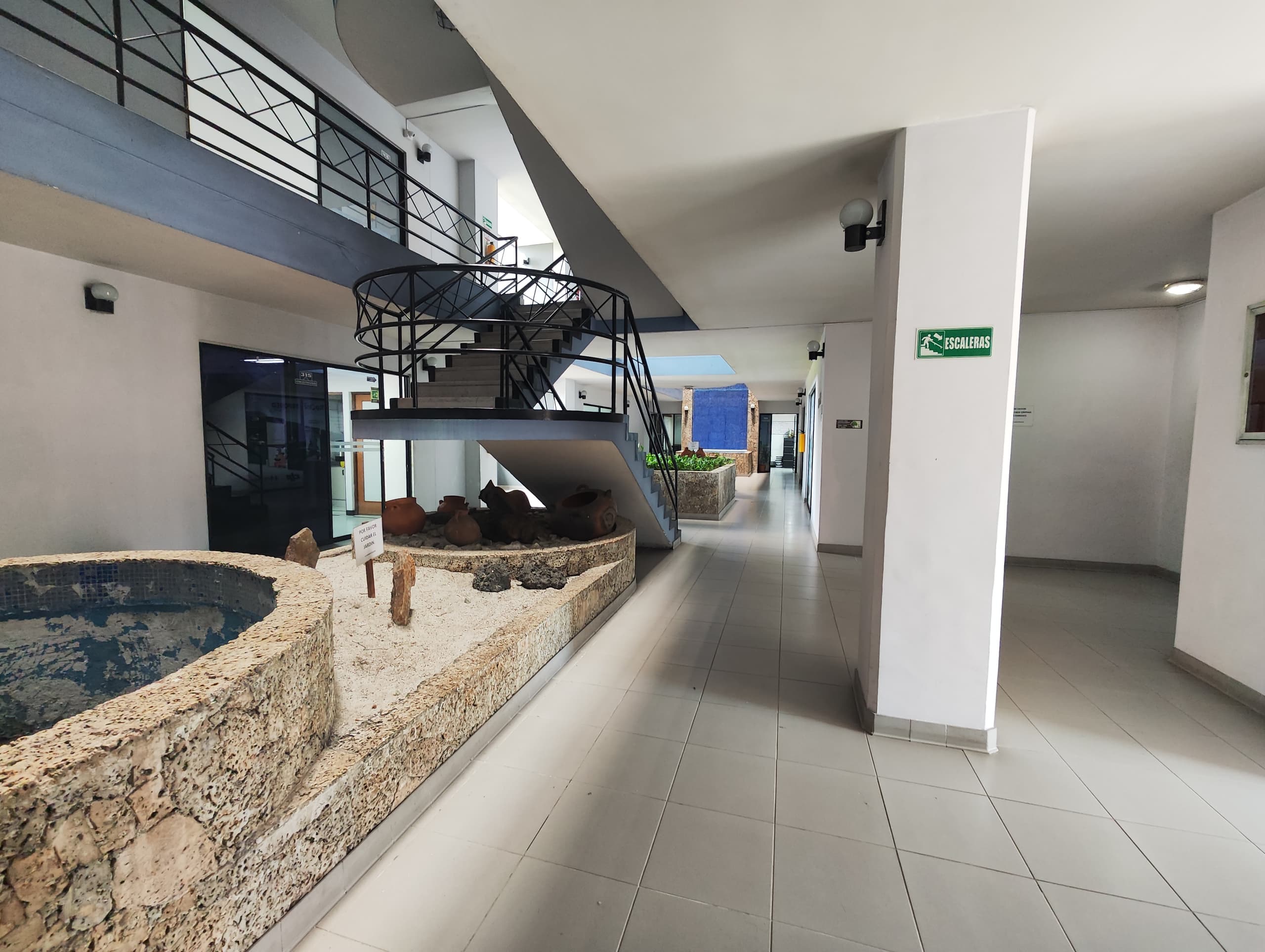 Oficina en arriendo en Laureles, Medellín — foto 2 de 11