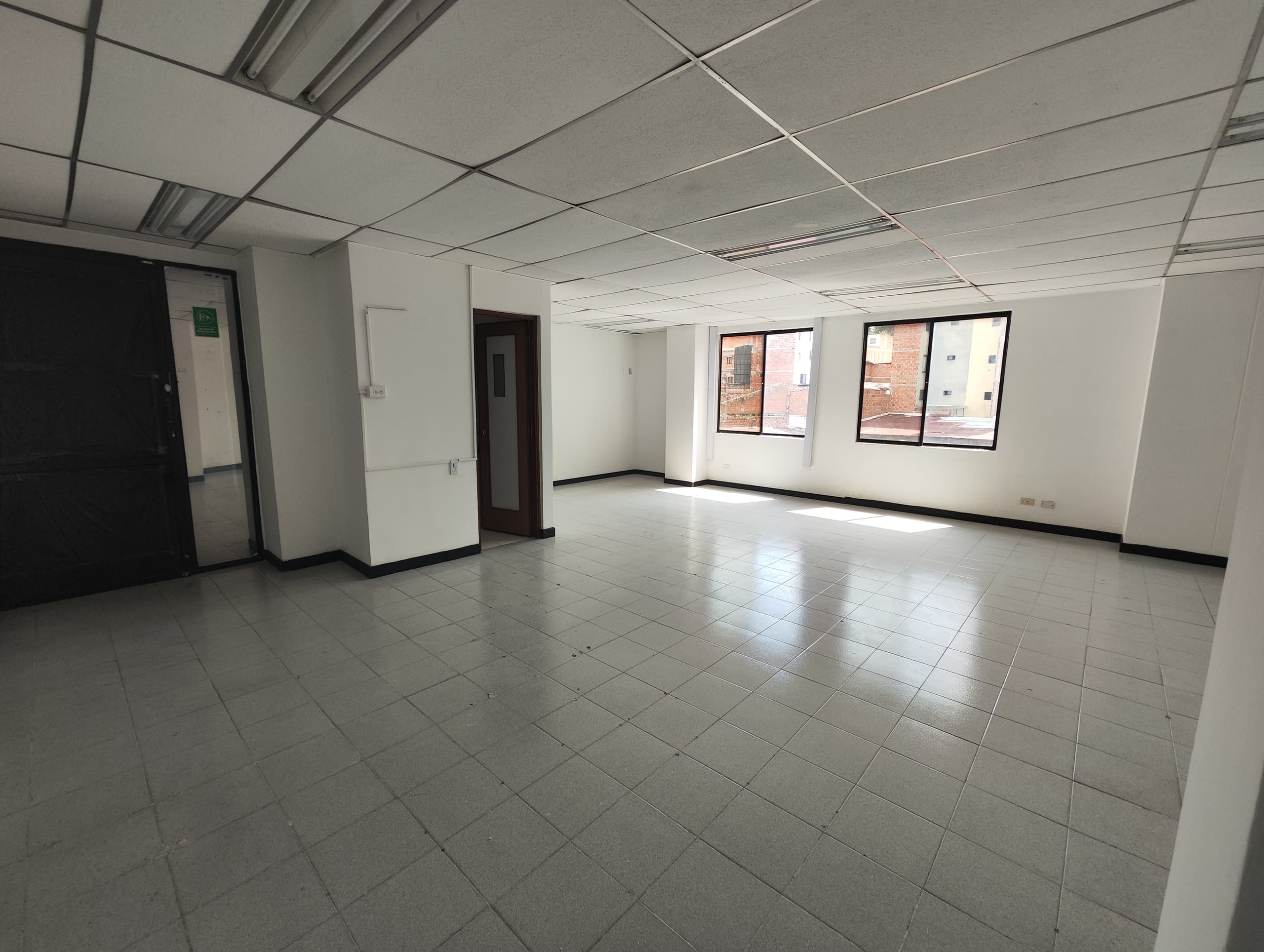 Oficina en arriendo en Laureles, Medellín — foto 5 de 11