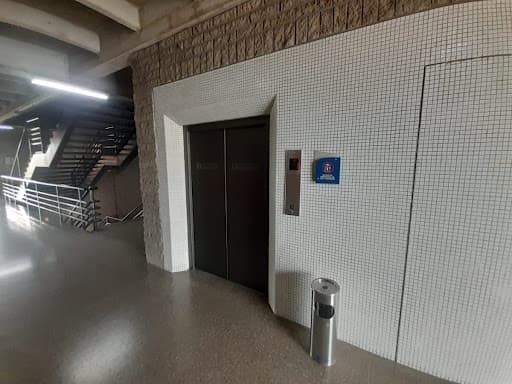 Local en arriendo en Santa Fé, Guayabal, Medellín — foto 1 de 20