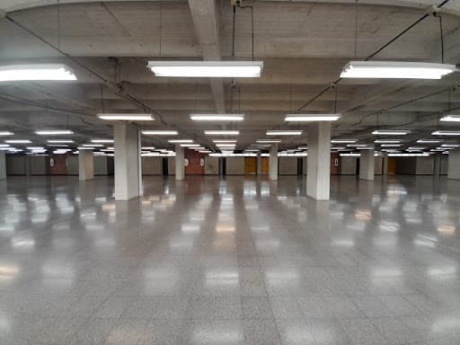 Local en arriendo en Santa Fé, Guayabal, Medellín — foto 1 de 20