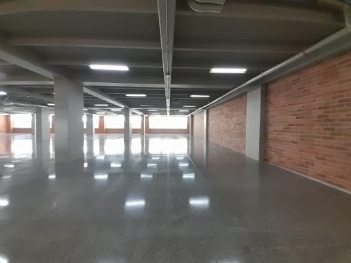 Local en arriendo en Santa Fé, Guayabal, Medellín — foto 1 de 20
