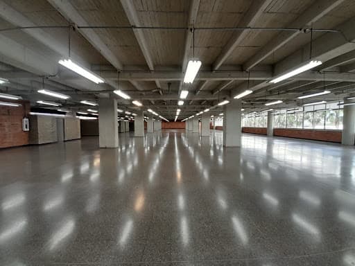 Local en arriendo en Santa Fé, Guayabal, Medellín — foto 1 de 19