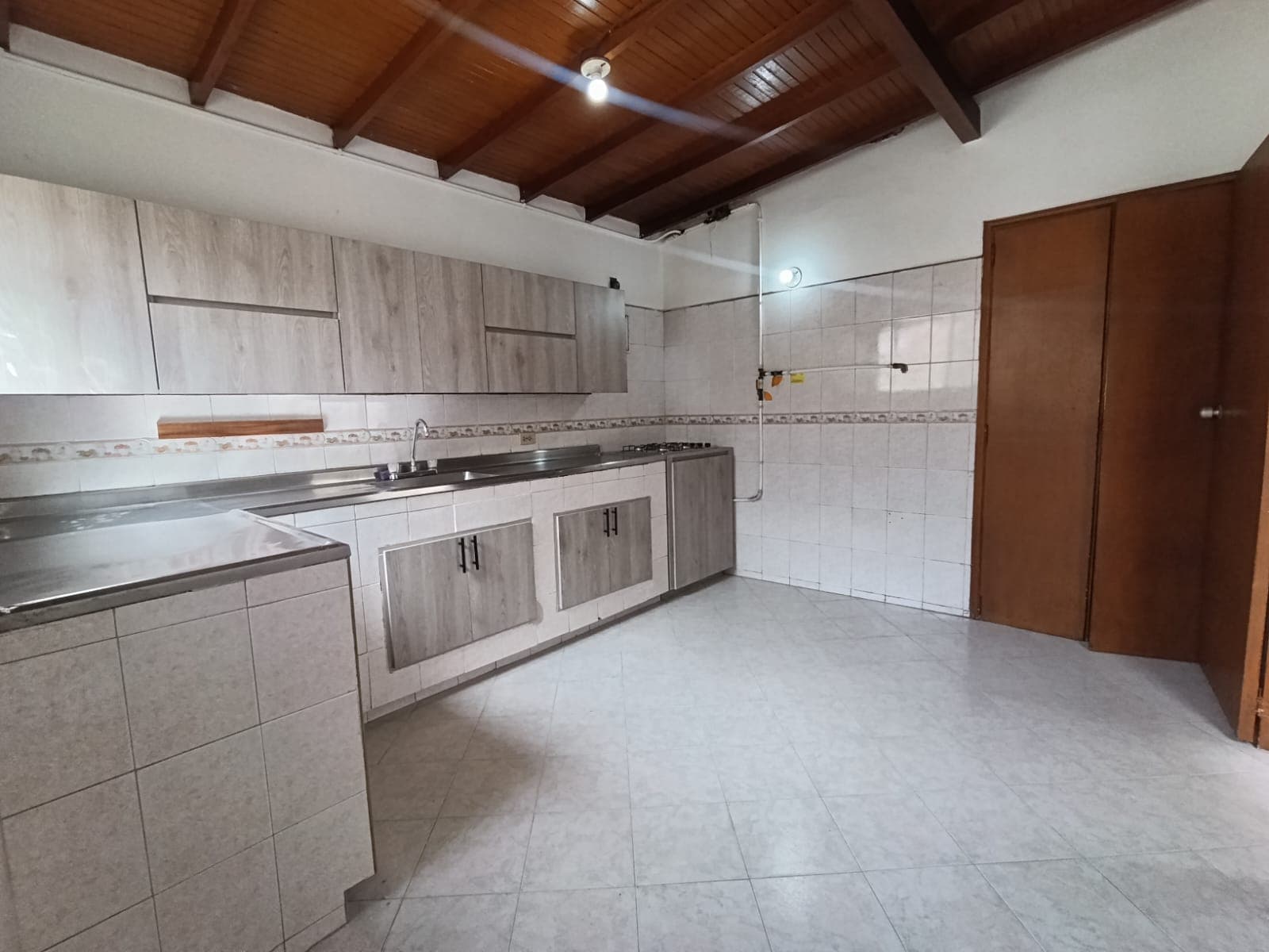 Casa Vivienda en arriendo en La Floresta, La America, Medellín — foto 3 de 20