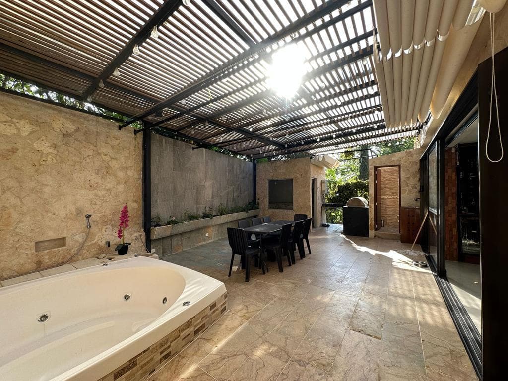Casa Vivienda en arriendo en Altos Del Cola Del Zorro, El Poblado, Medellín — foto 1 de 20