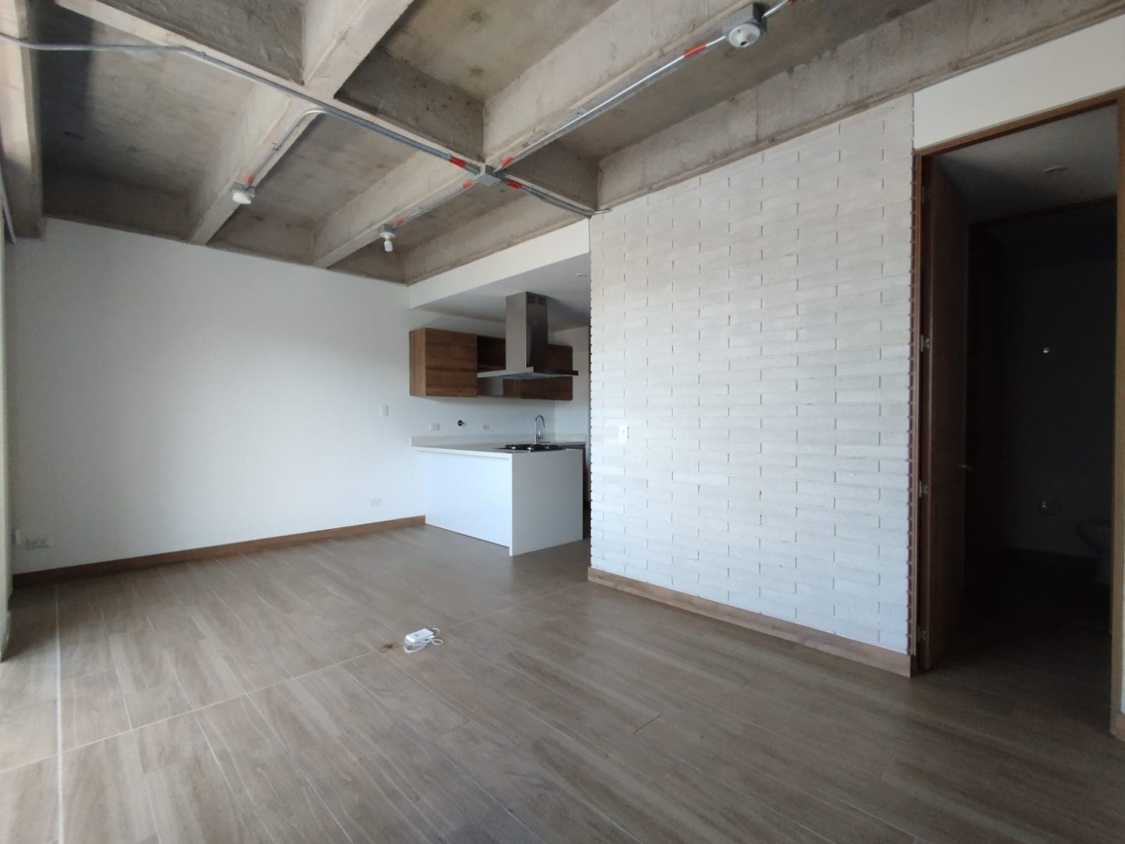 Apartaestudio en arriendo en Ciudad Del Rio, El Poblado, Medellín — foto 1 de 15