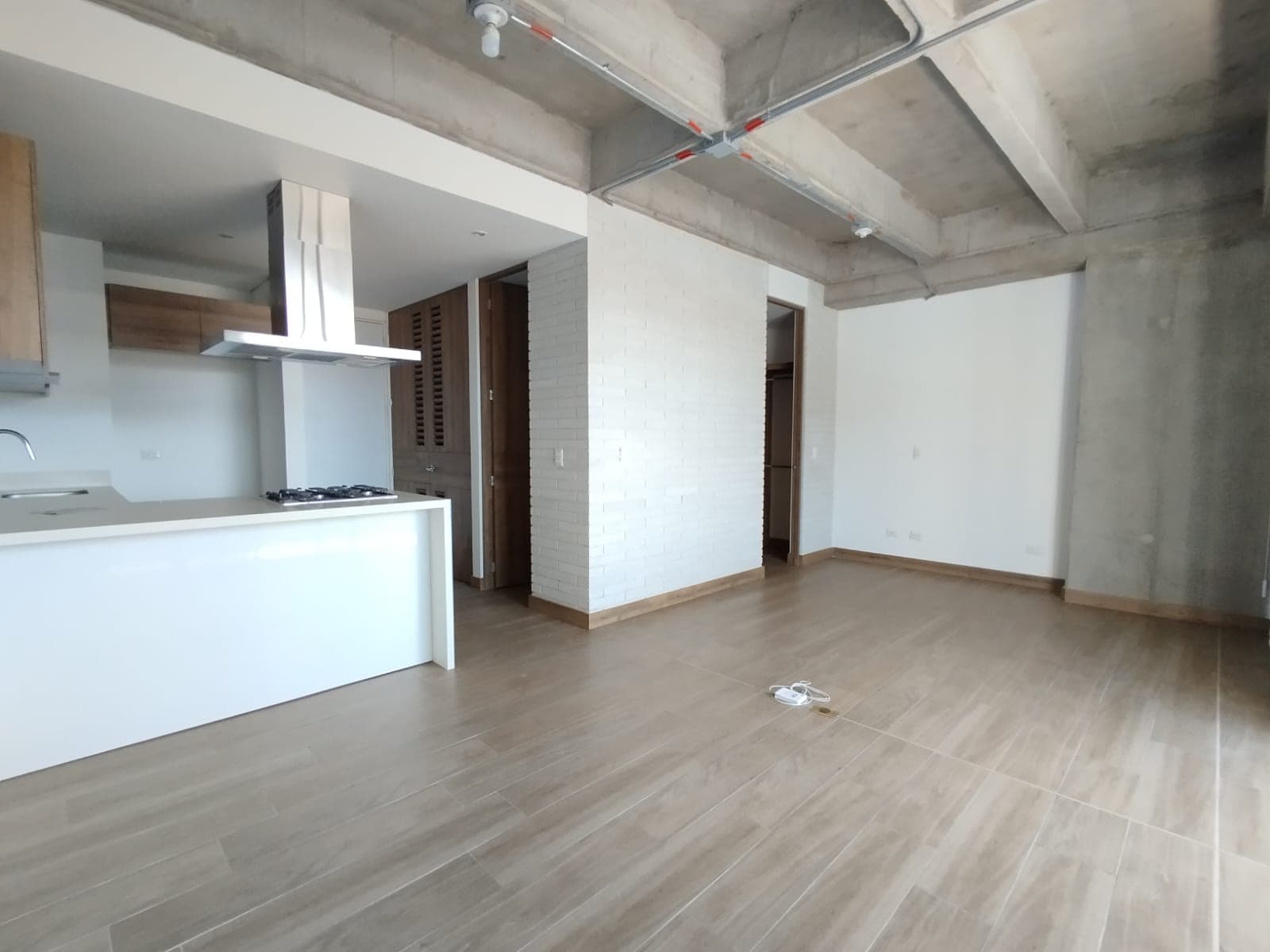 Apartaestudio en arriendo en Ciudad Del Rio, El Poblado, Medellín — foto 2 de 15