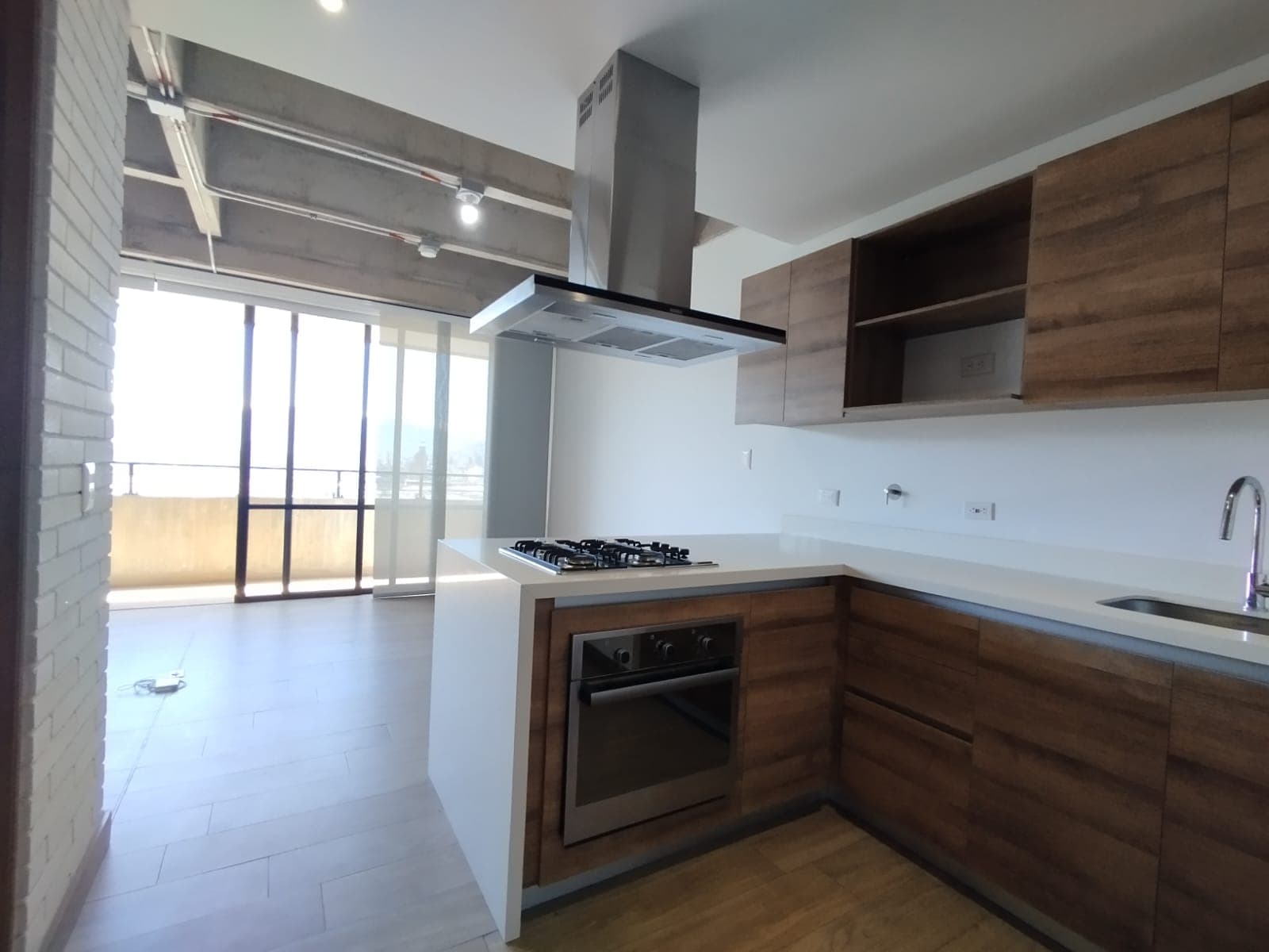 Apartaestudio en arriendo en Ciudad Del Rio, El Poblado, Medellín — foto 3 de 15